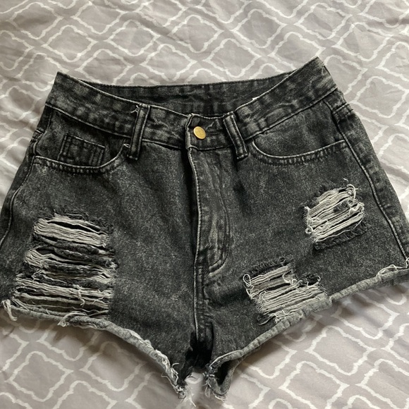 Black shein shorts - Picture 2 of 3